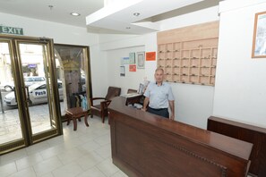 Reception - Rivoli Hotel (Jerusalem)