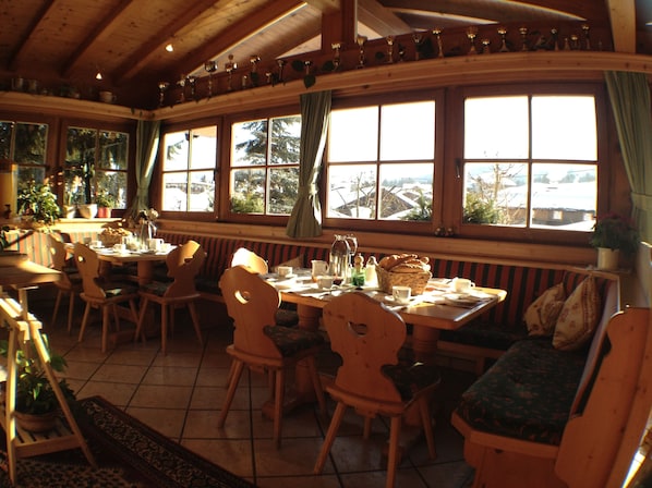 Morgenmadsbuffet hver dag (10 EUR pr. person)