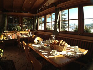 Daily buffet breakfast (EUR 10 per person) - Steiningå (Kirchberg in Tirol)