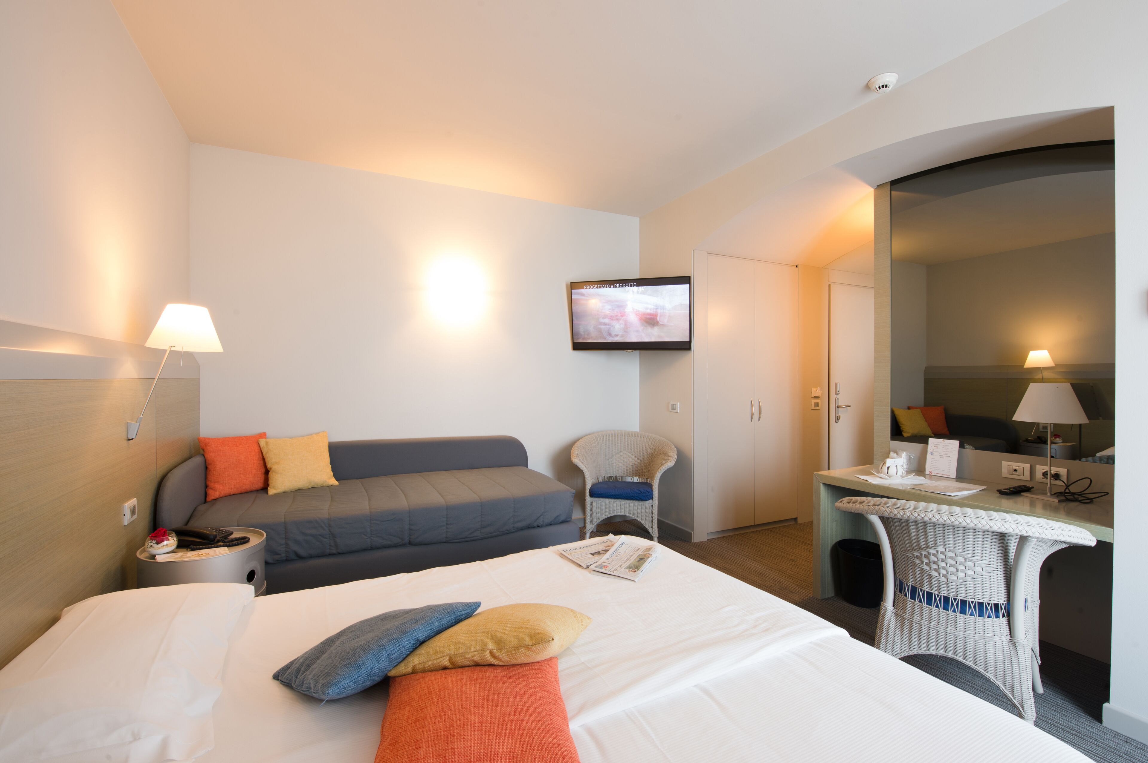 deluxe triple room | down duvets, minibar, in-room safe, desk