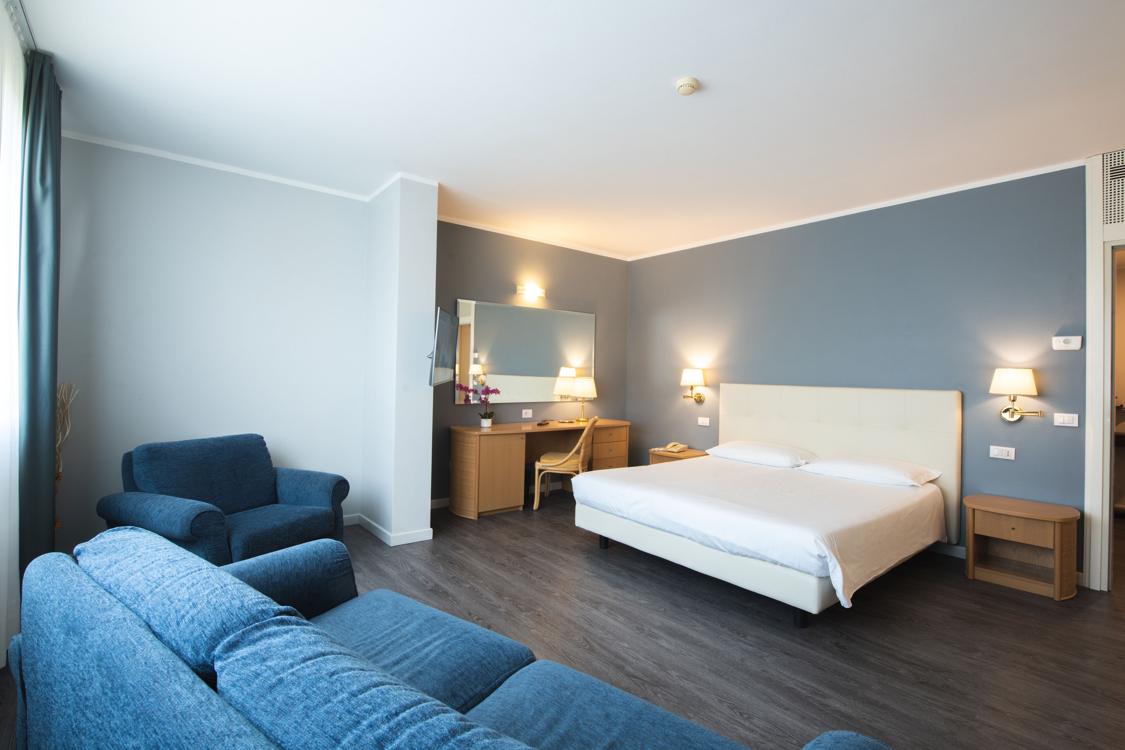 comfort triple room | down duvets, minibar, in-room safe, desk