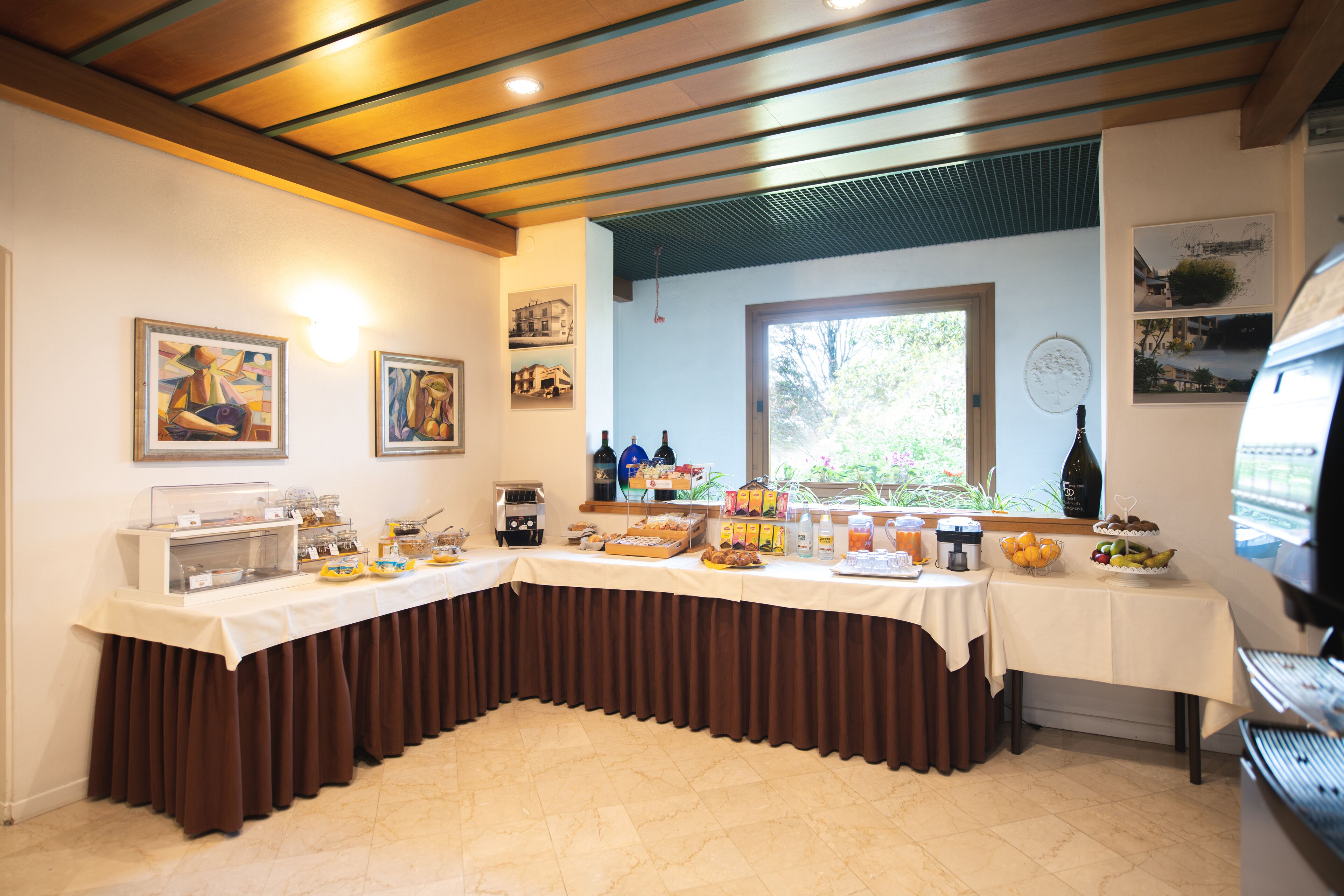 daily full breakfast (eur 6 per person)