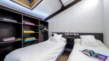 Family Room | In-room safe, soundproofing, free cots/infant beds