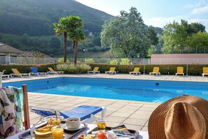 Daily buffet breakfast (EUR 12.5 per person) - Village Club Le Saint Ignace (Ascain)