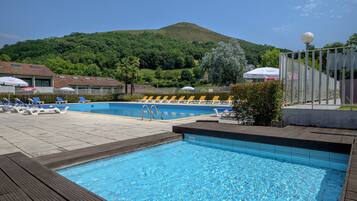 Outdoor pool, pool loungers