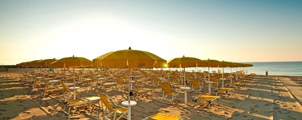 Beach shuttle, sun loungers, beach umbrellas, beach bar
