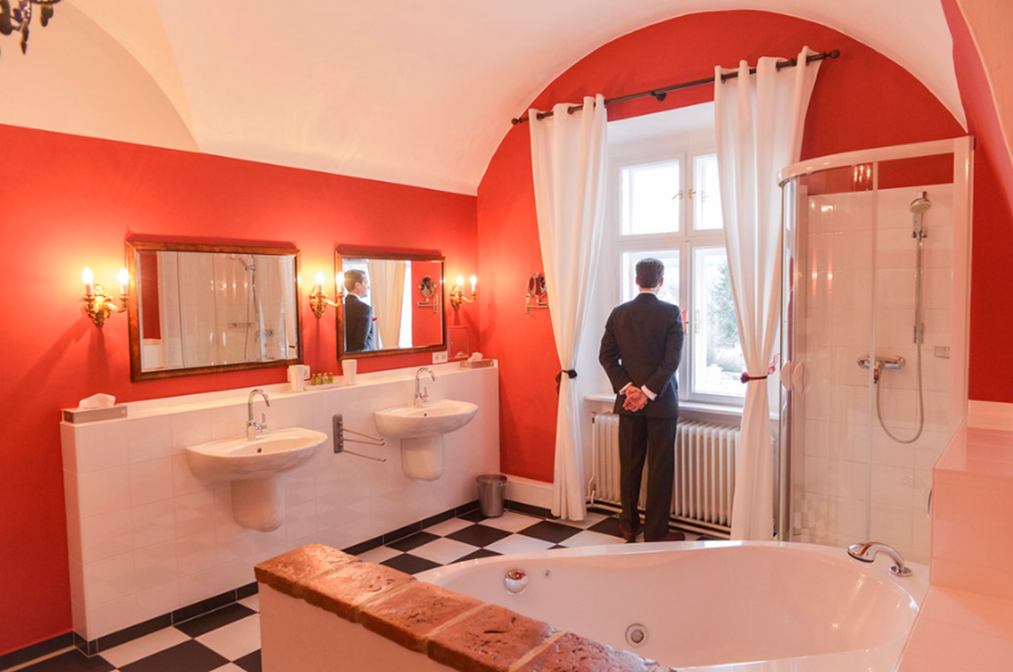 luxury suite | private spa tub