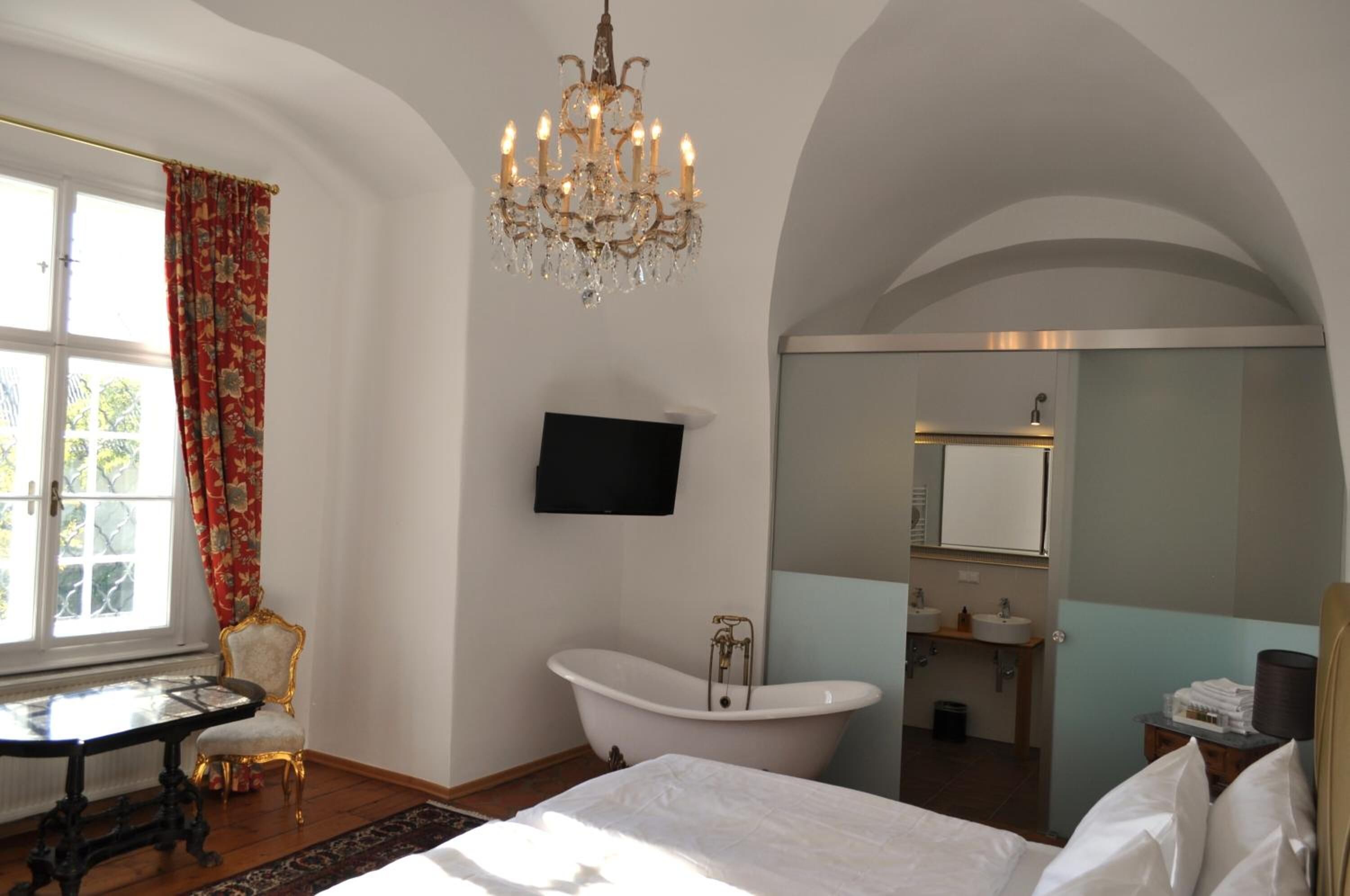 Hypo-allergenic bedding, in-room safe, individually decorated