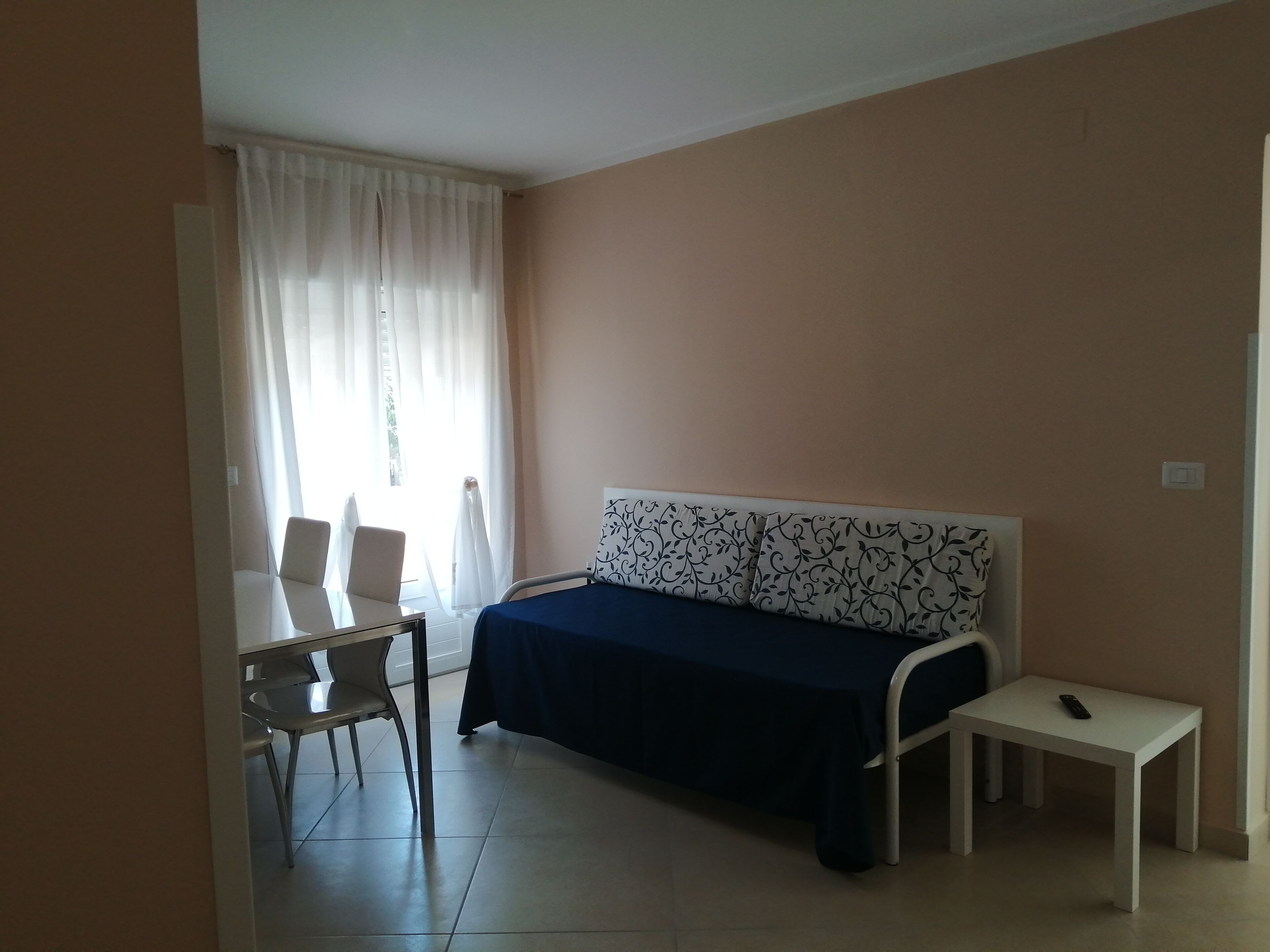 Comfort-Apartment, 1 Schlafzimmer | Wohnbereich | 32-Zoll-Flachbildfernseher mit Kabelempfang, Fernseher