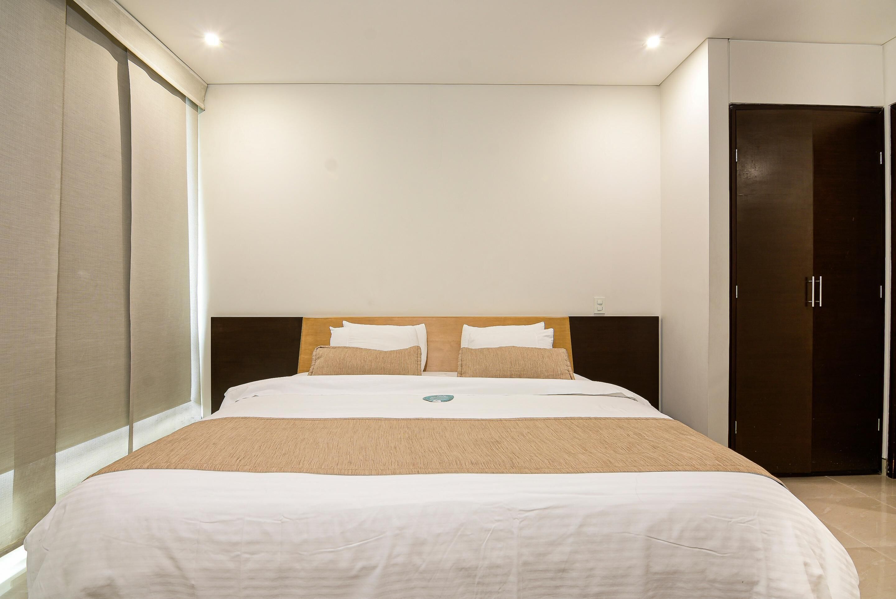 高級寝具、羽毛の掛け布団、セレクト コンフォート製ベッド、セーフティボックス (室内)