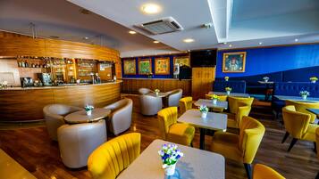 Päivittäinen buffetaamiainen (22 EUR per henkilö)