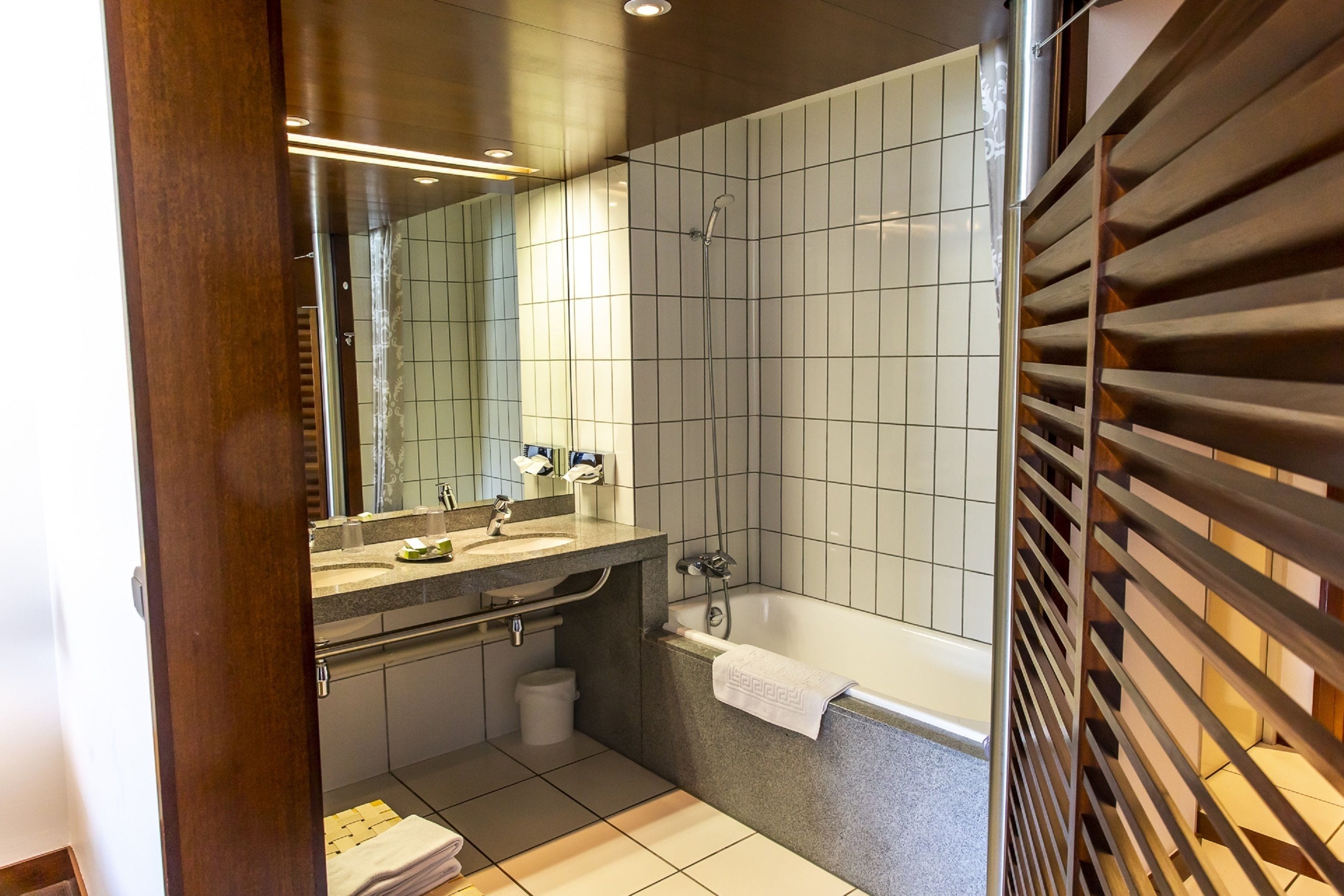 superior double room, sea view | bathroom | free toiletries, hair dryer, towels