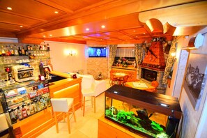 供应早餐、午餐和晚餐,花园景观