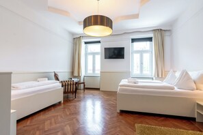 EKONO Fam | 1 bedroom, free WiFi, bed sheets