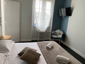 Decoración personalizada, muebles diferentes y escritorio 