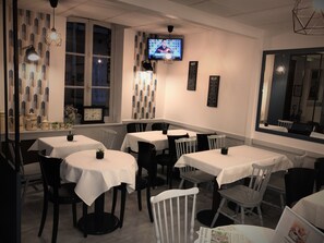 Desayuno continental diario (EUR 9.50 por persona)