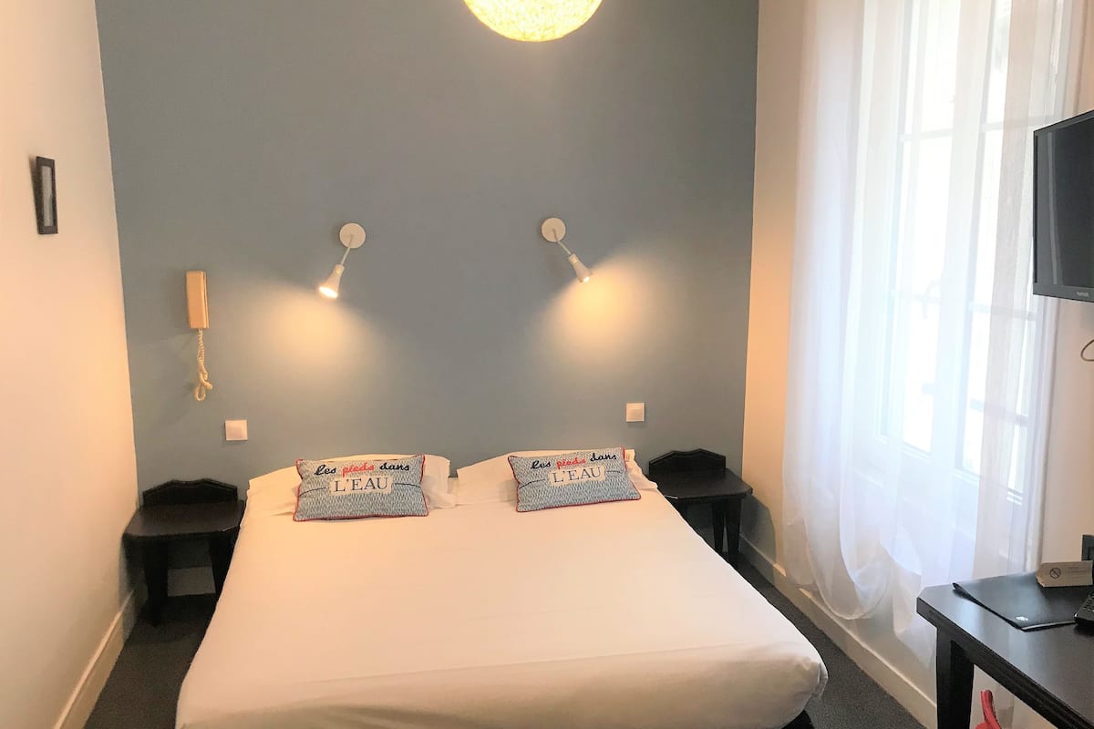 double room | individually decorated, individually furnished, desk, blackout curtains