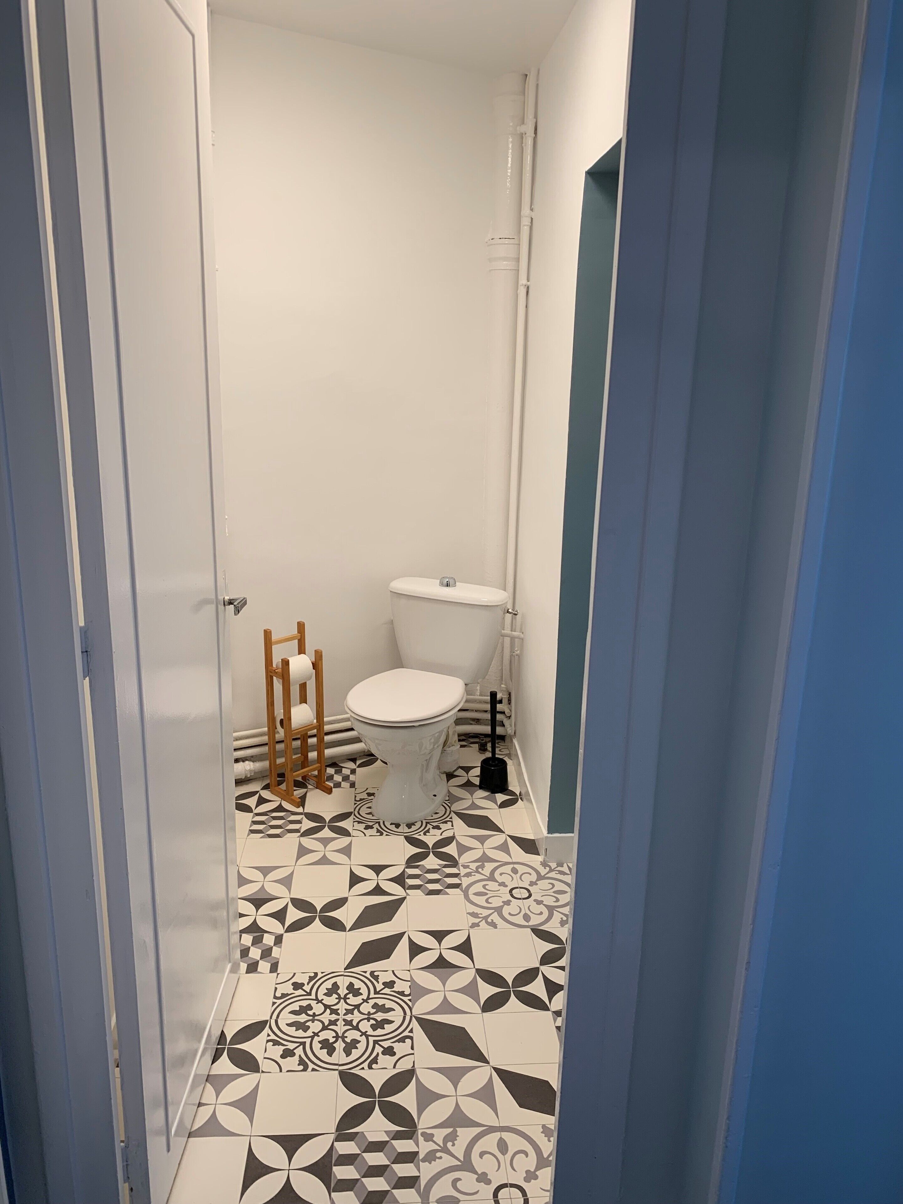 superior double room | bathroom | shower, free toiletries, hair dryer, towels