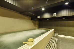 Sauna seca, banheira de hidromassagem, sauna a vapor, massagens
