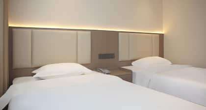 Green Oasis Hotel