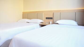 Familierom | Skrivebord, blendingsgardiner, lydisolert og wi-fi (inkludert)