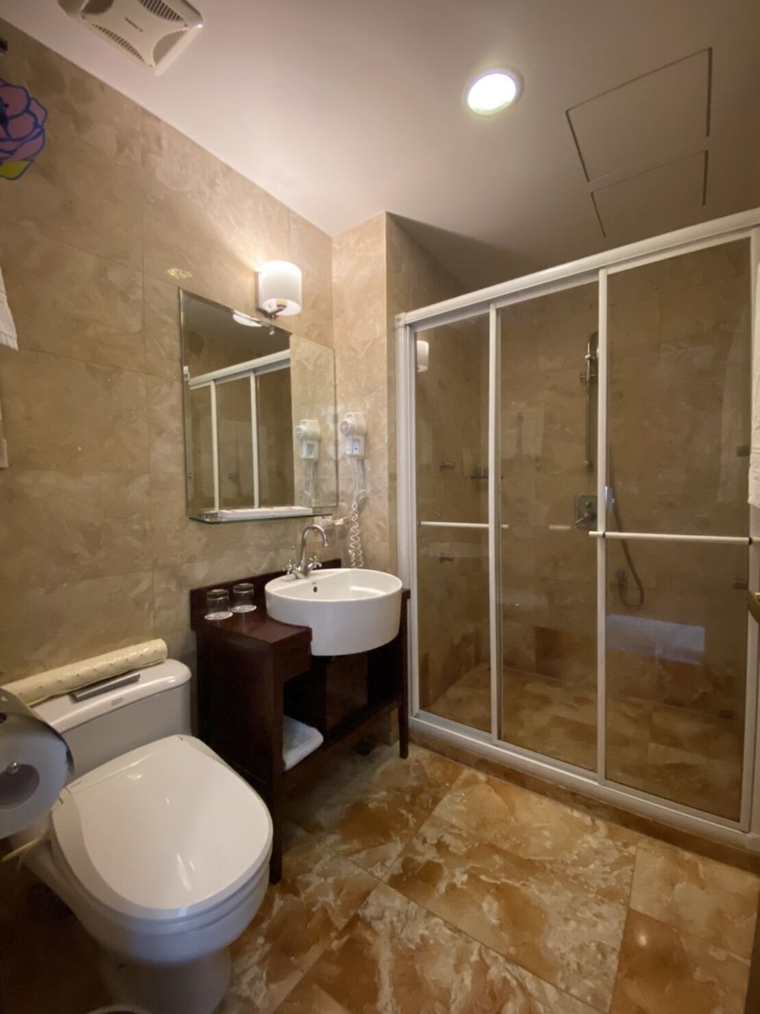 superior double room, 1 double bed, lake view | bathroom | shower, free toiletries, hair dryer, bathrobes