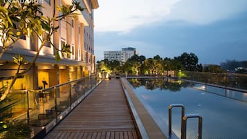 室外游泳池