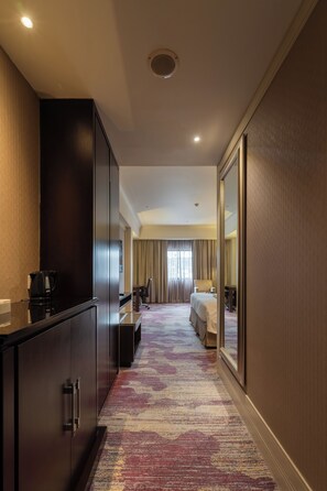 Deluxe Room, 1 King Bed