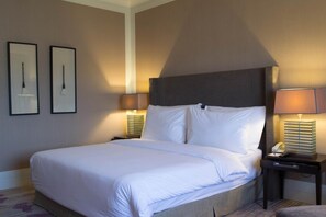 Minibar, in-room safe, desk, free WiFi