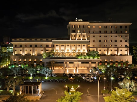 Front of property. I Hotel