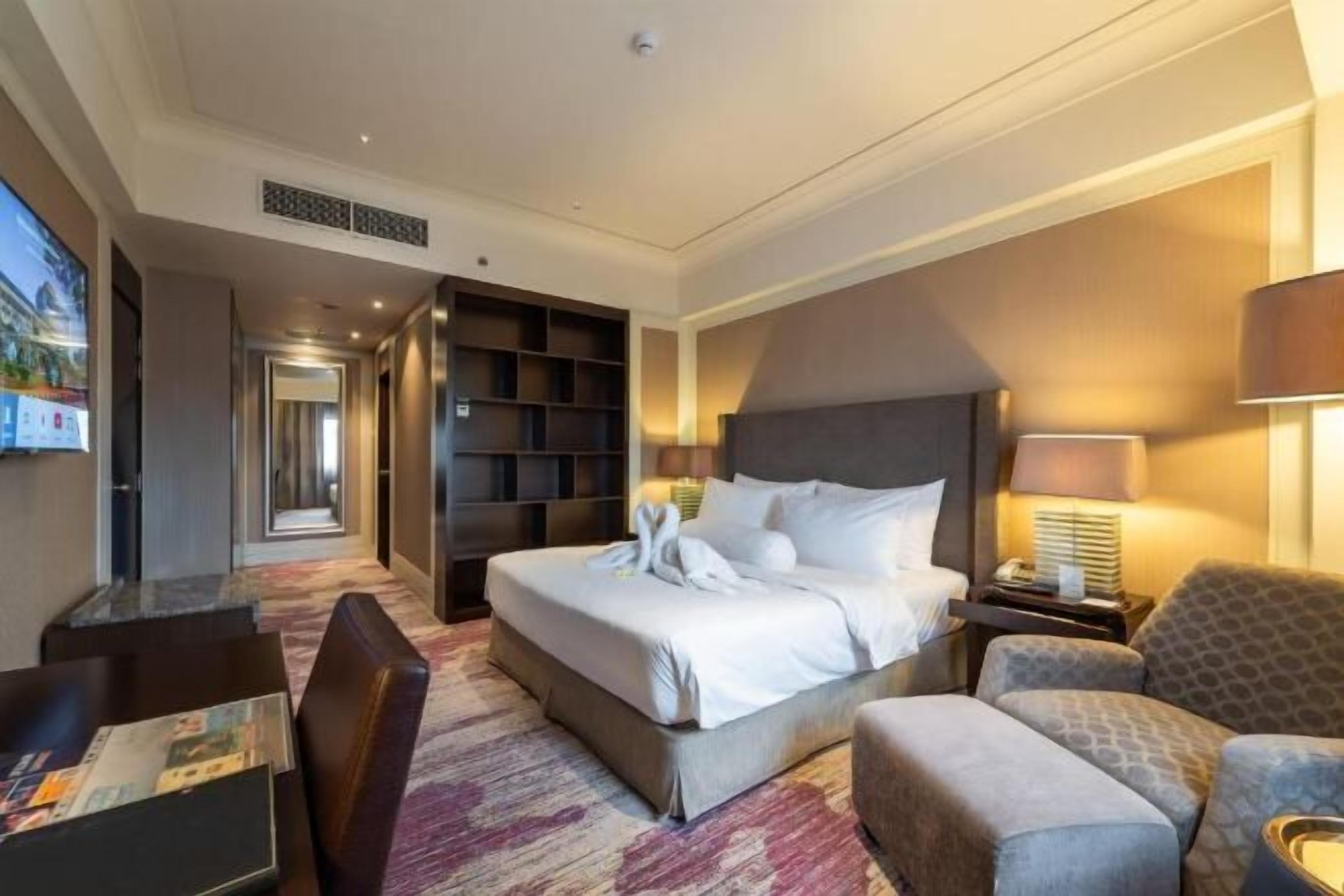 Minibar, in-room safe, desk, free WiFi