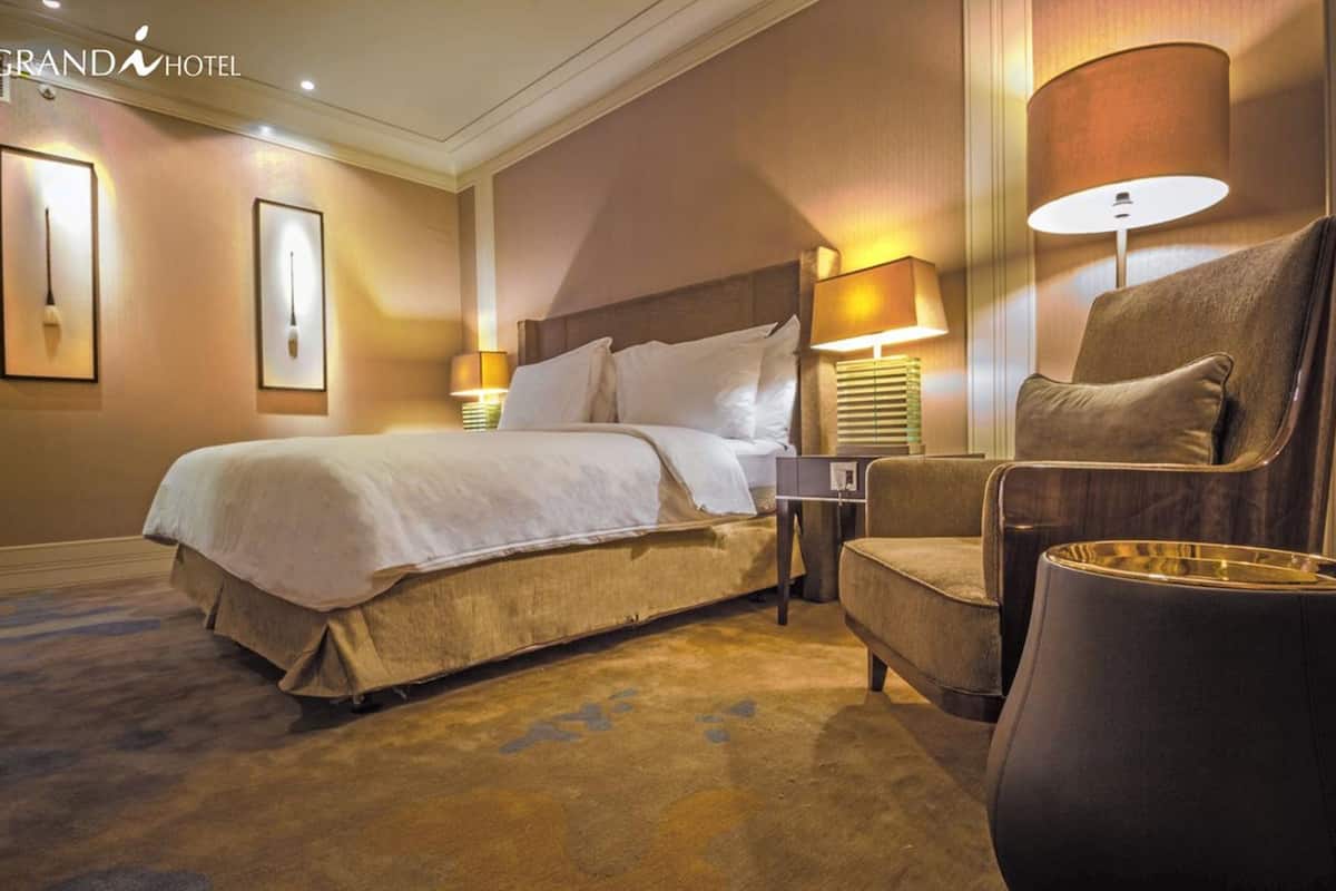 superior room, 1 king bed | minibar, in-room safe, desk, free wifi