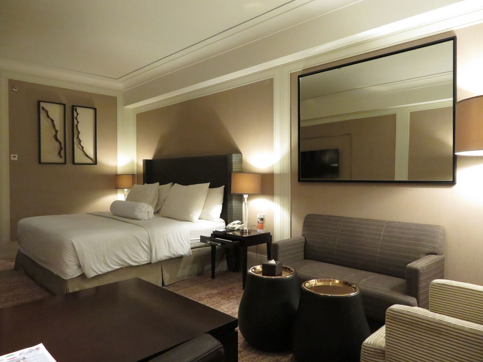 Minibar, coffre-fort, bureau, accès au Wi-Fi (inclus)