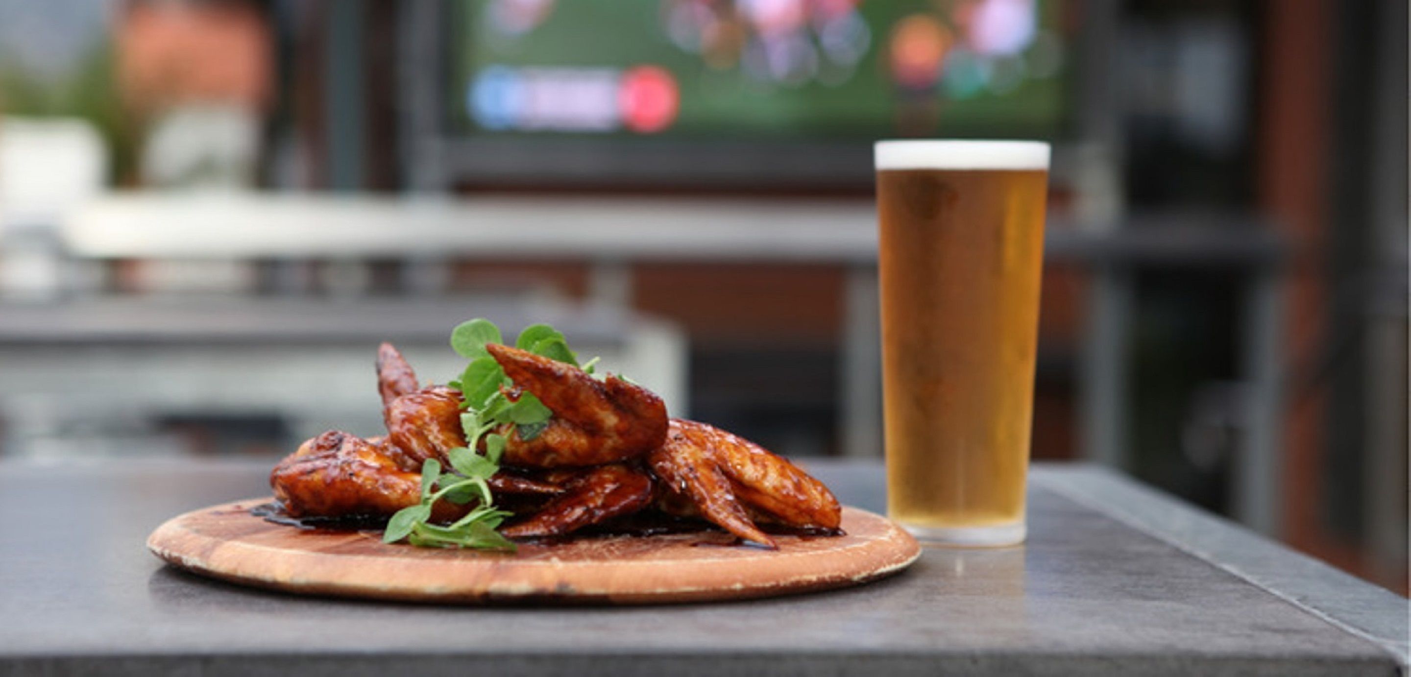 2 restaurants, lunch served