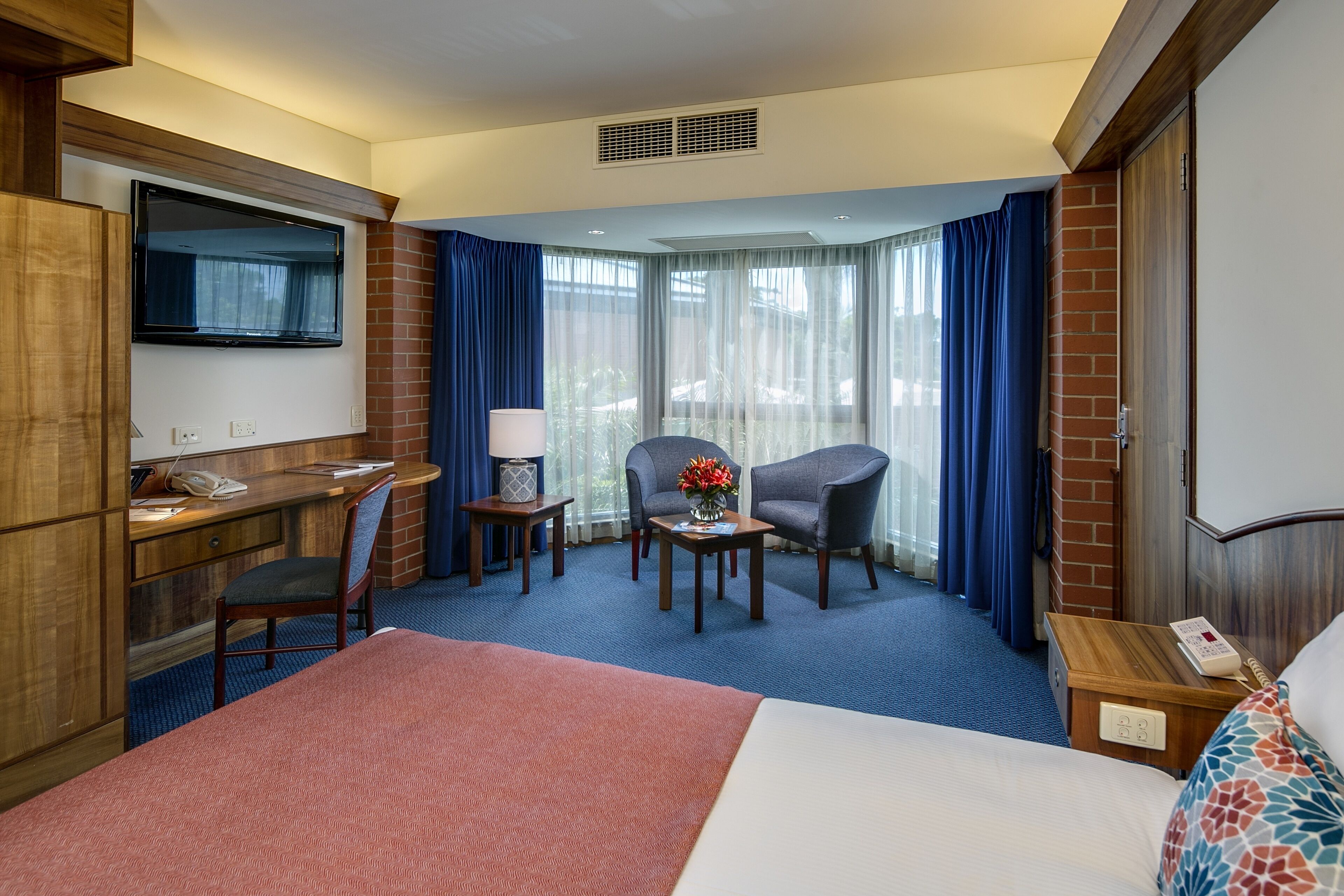 deluxe room, 1 queen bed | living area | 42-inch plasma tv with satellite channels, tv