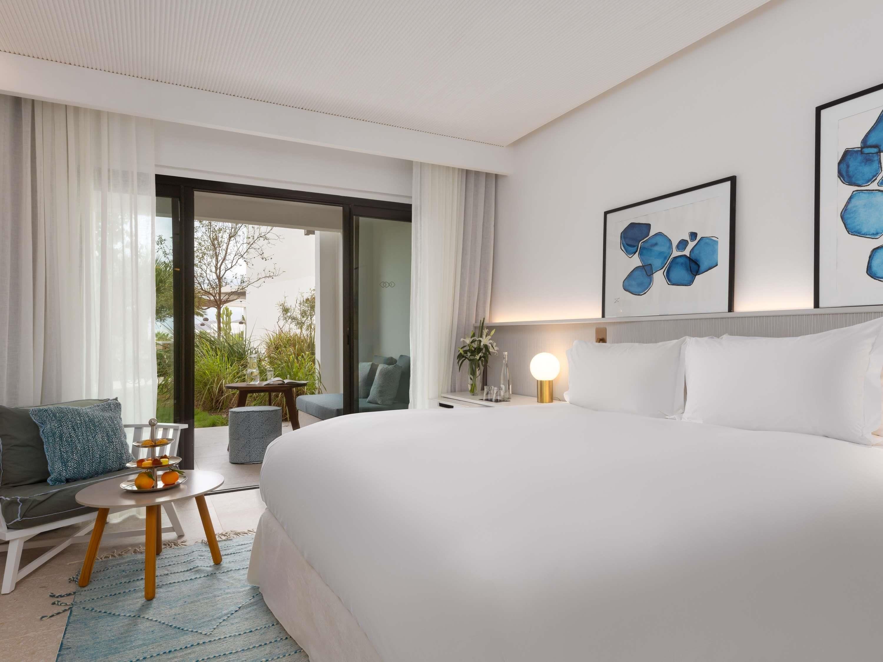 Habitación superior, 1 cama de matrimonio grande, vistas al jardín | Ropa de cama de alta calidad, caja fuerte, escritorio