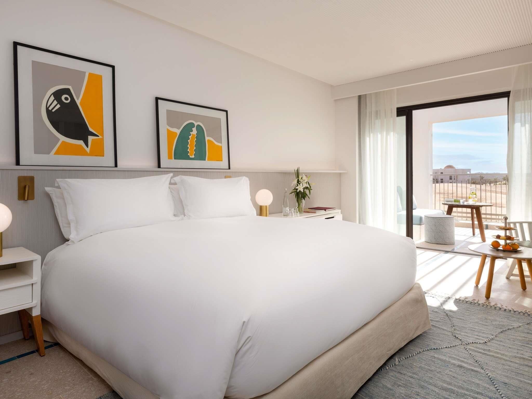 Prestige Room, 1 Queen Bed, Partial Sea View