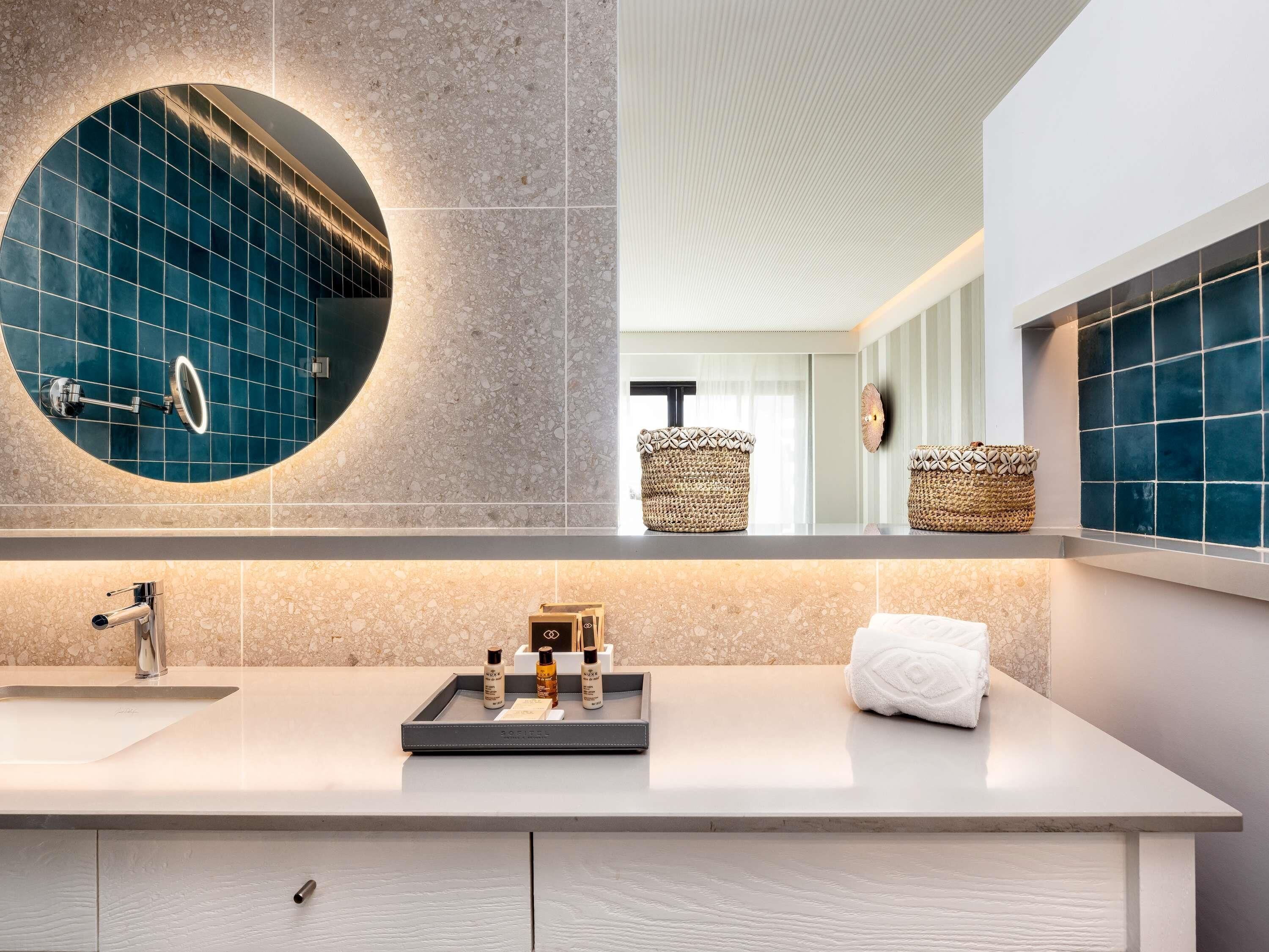 环保洗浴用品、吹风机、浴袍、拖鞋