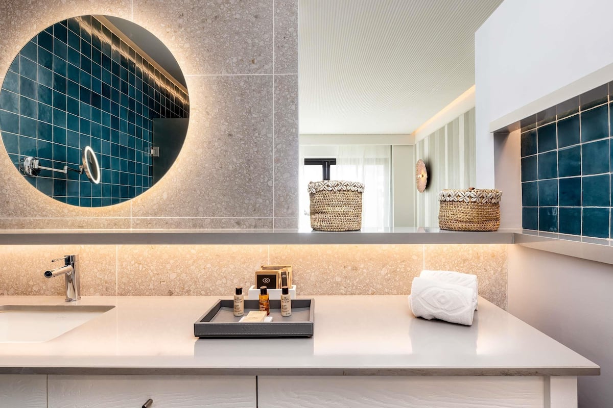 Amenidades de baño ecológicas, secadora de cabello, batas, pantuflas