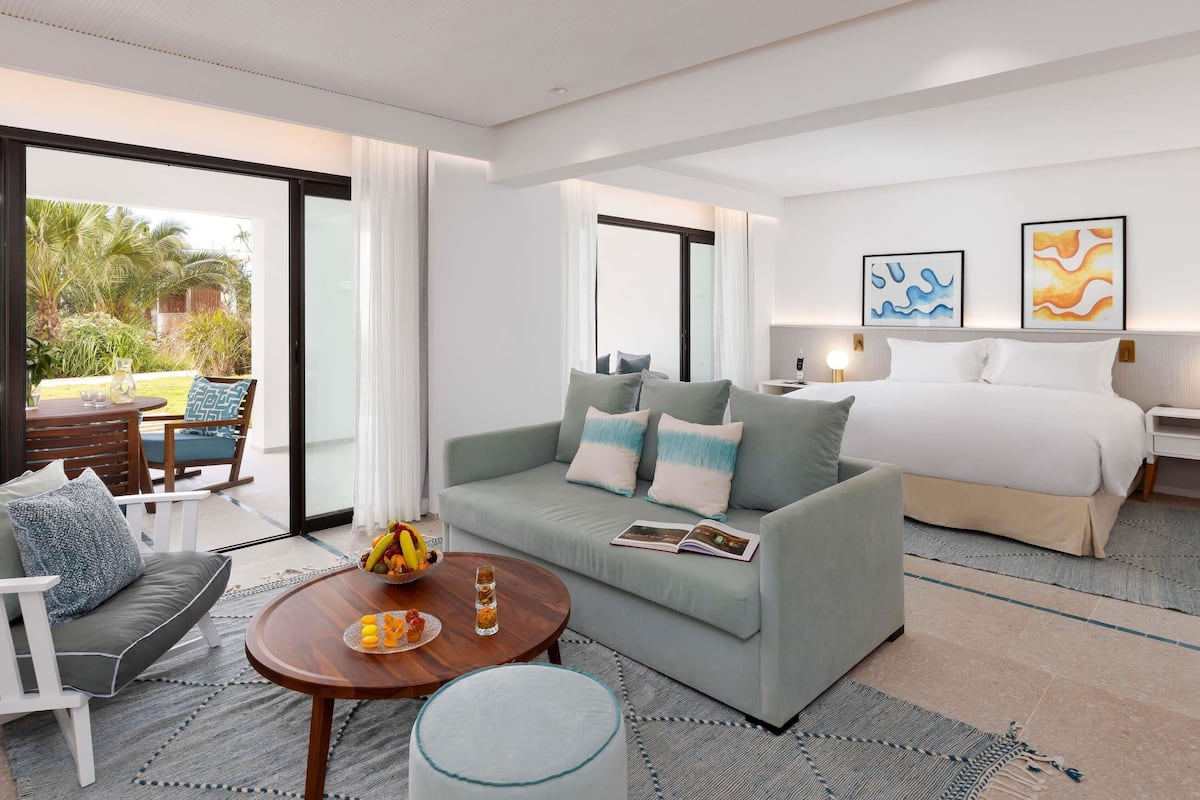 Premium bedding, minibar, in-room safe, desk
