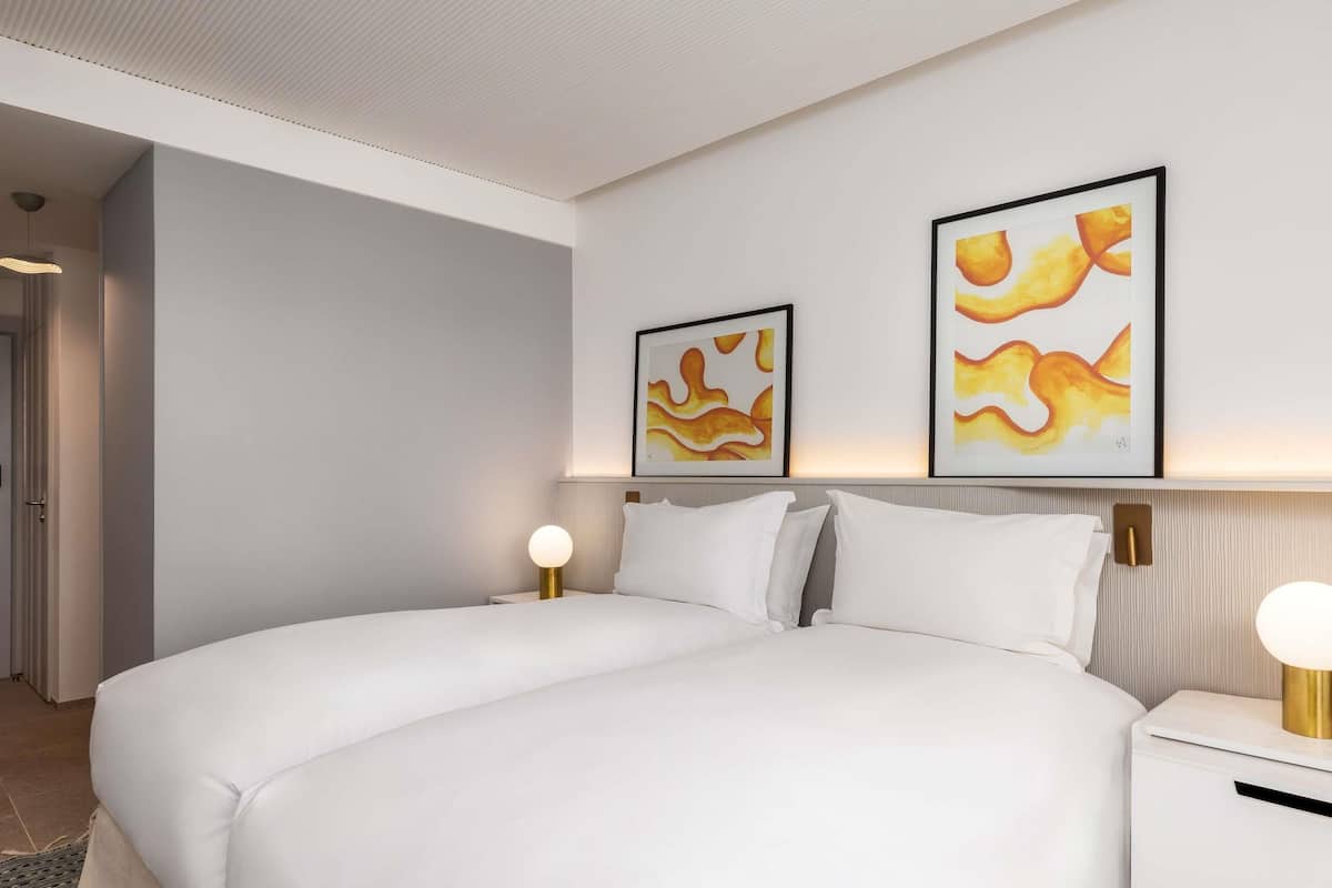 Prestige Room, 2 Twin Beds, Partial Sea View | Premium bedding, in-room safe, desk, laptop workspace