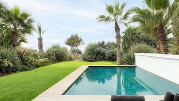 Sengetøy av topp kvalitet, safe på rommet og skrivebord