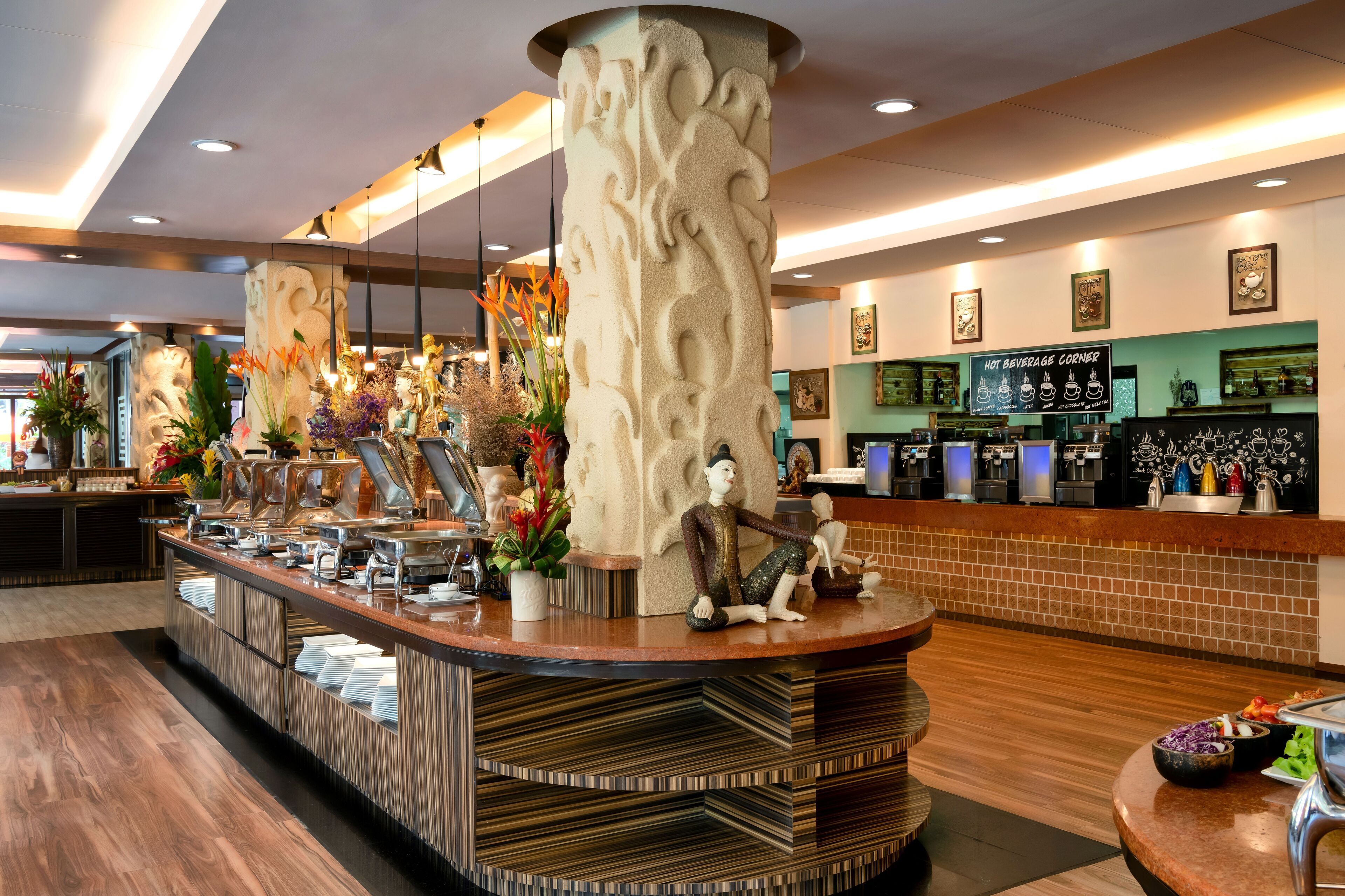 daily continental breakfast (thb 589 per person)