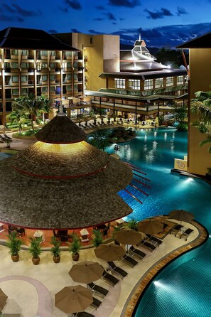 Poolside bar - Novotel Phuket Vintage Park (Patong)