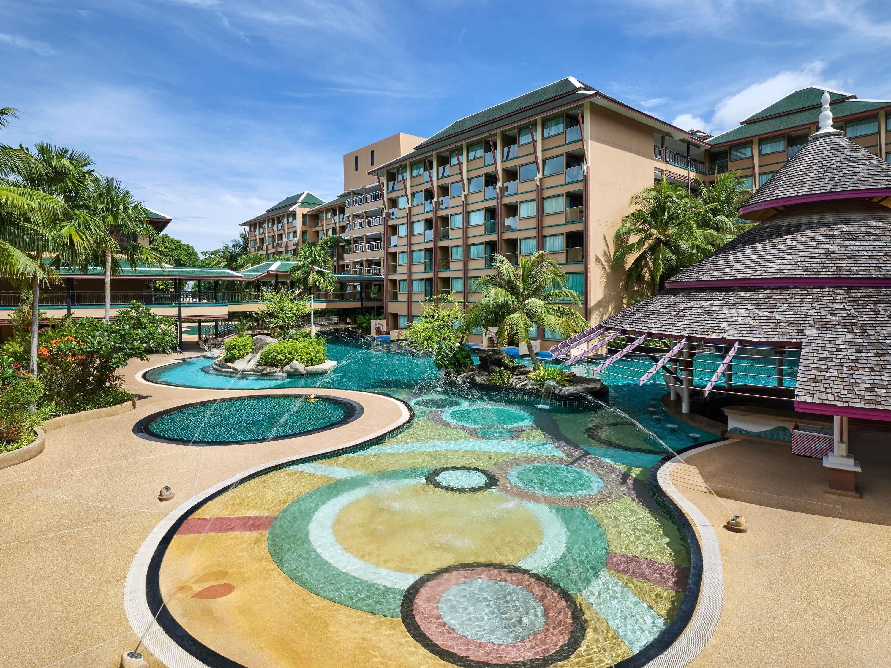 2 bares/lounges, bar molhado, bar ao lado da piscina