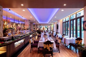 Se sirven desayunos, comidas, cenas y cocina internacional 