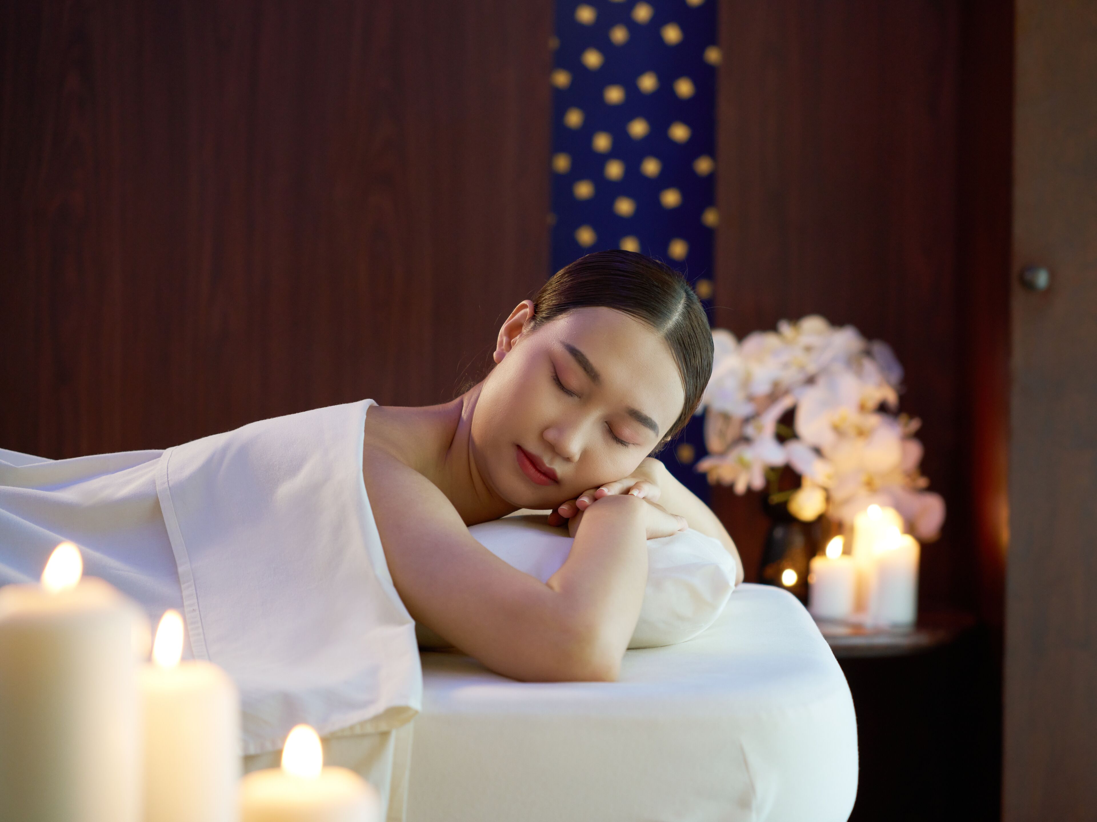 Couples treatment rooms, hot tub, body treatments, Swedish massages