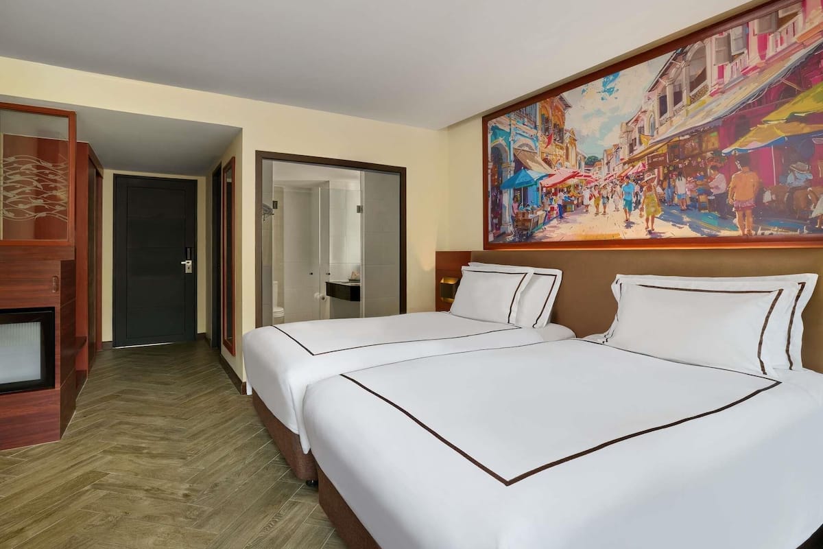 Habitación superior, 2 camas individuales | Ropa de cama de alta calidad y caja de seguridad en la habitación