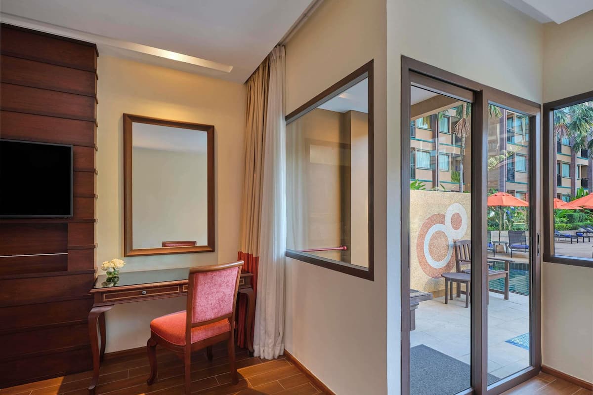 Camera Deluxe, 1 letto king, accesso alla piscina (Pool Access) | Biancheria da letto di alta qualità, una cassaforte in camera
