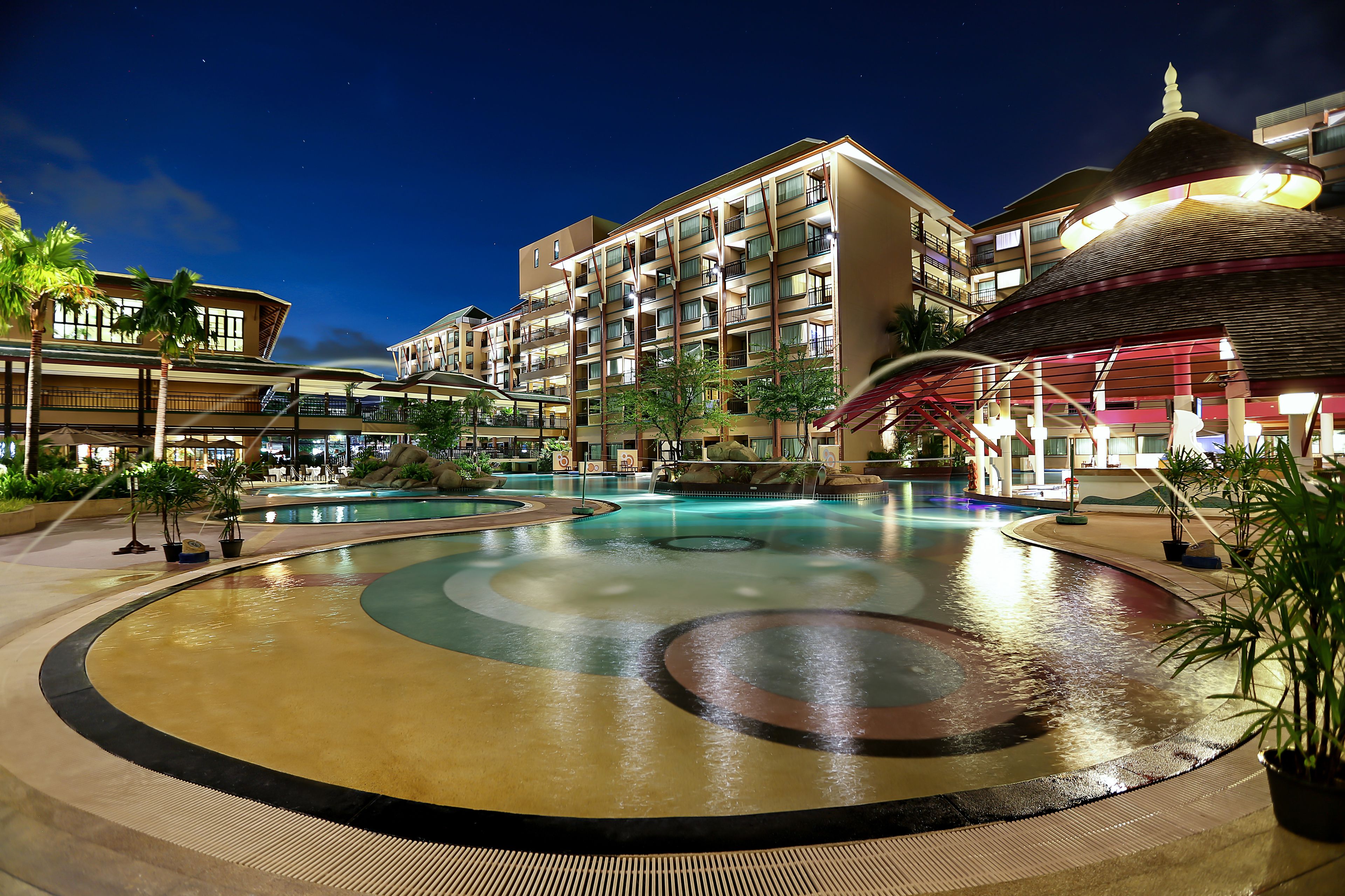 outdoor pool, open 8:00 am to 7:00 pm, pool umbrellas, pool loungers